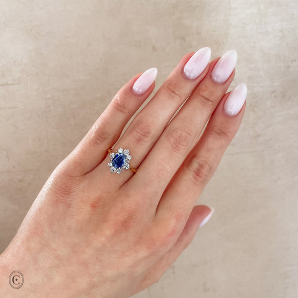 Alternative view of Close-up of a hand wearing the Princess Halo Sapphire & Diamond Engagement Ring in 14k solid gold.