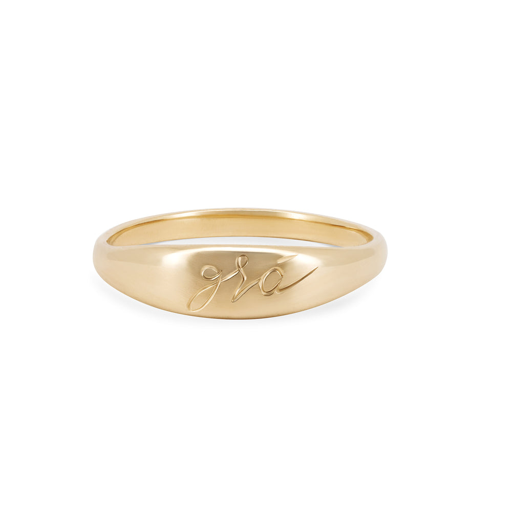 Front view of the Never Forget Engraved Signet Ring in 14k solid gold with the word 'Gra' (Love) engraved.
