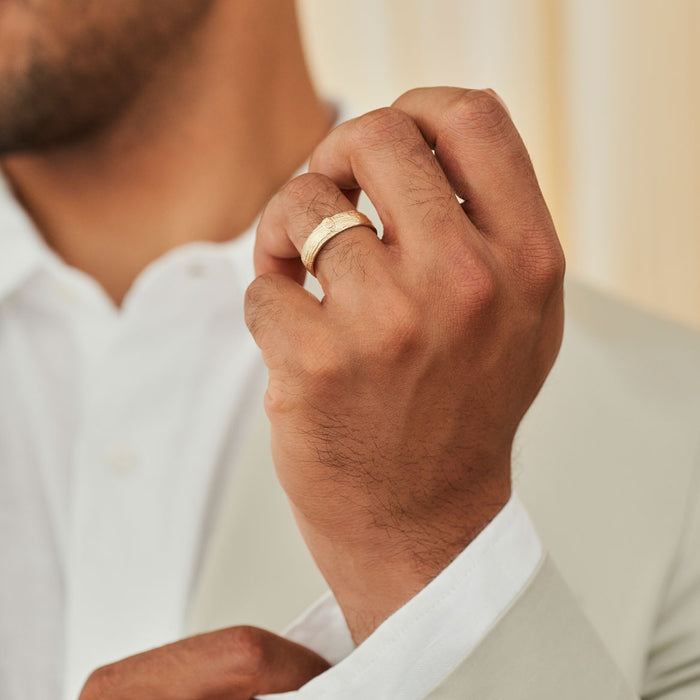On-body shot of Hawthorn Bark Men's Wedding Ring - 14k Gold (Wide Band)